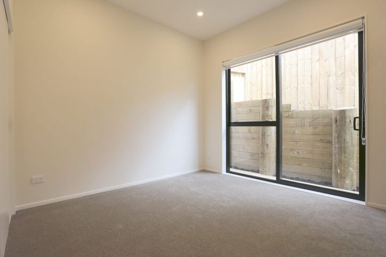Photo of property in 1b Kirkdale Place, Northcross, Auckland, 0632