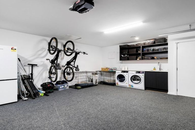 Photo of property in 15 Leicester Street, Jacks Point, 9371