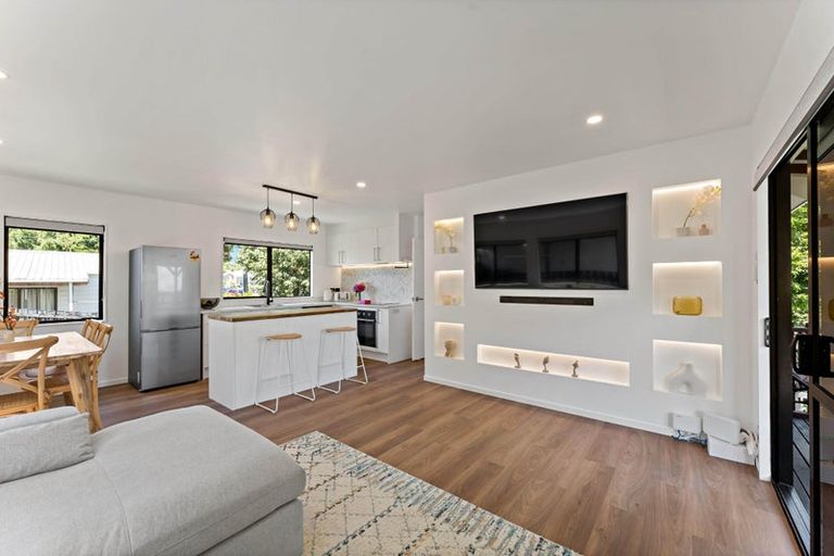 Photo of property in 1/85 Kaurilands Road, Titirangi, Auckland, 0604