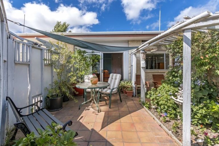 Photo of property in 2/10 Karen Lane, Beckenham, Christchurch, 8023