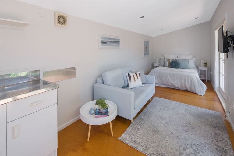 Photo of property in 3 Randwick Road, Northland, Wellington, 6012