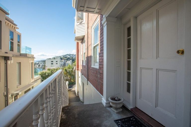 Photo of property in 17u2 Oriental Terrace, Oriental Bay, Wellington, 6011
