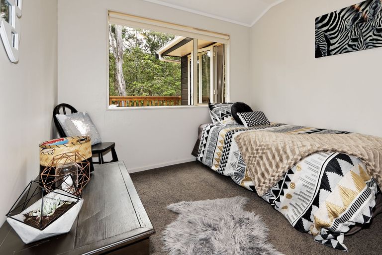 Photo of property in 53a Onedin Place, Titirangi, Auckland, 0604