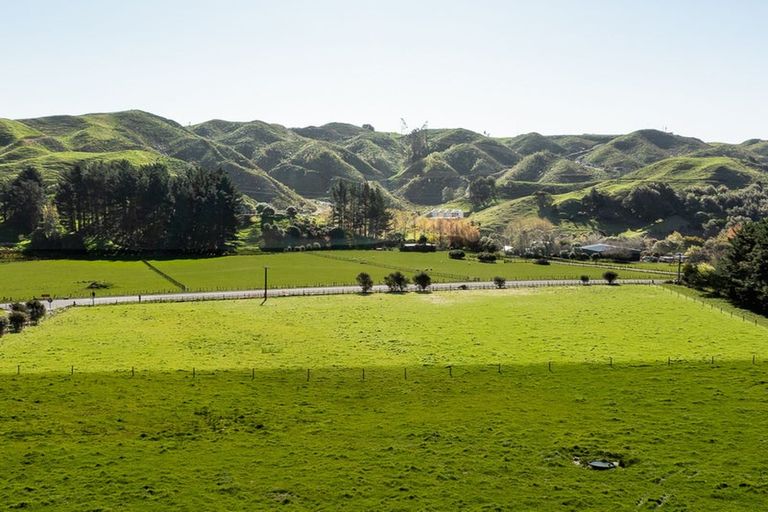 Photo of property in 7 Maungakotukutuku Road, Paraparaumu, 5032