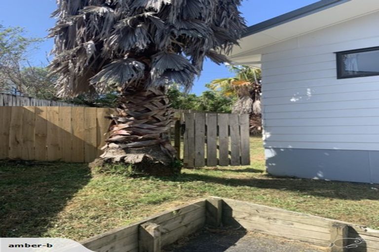 Photo of property in 18 Loughanure Place, Massey, Auckland, 0614