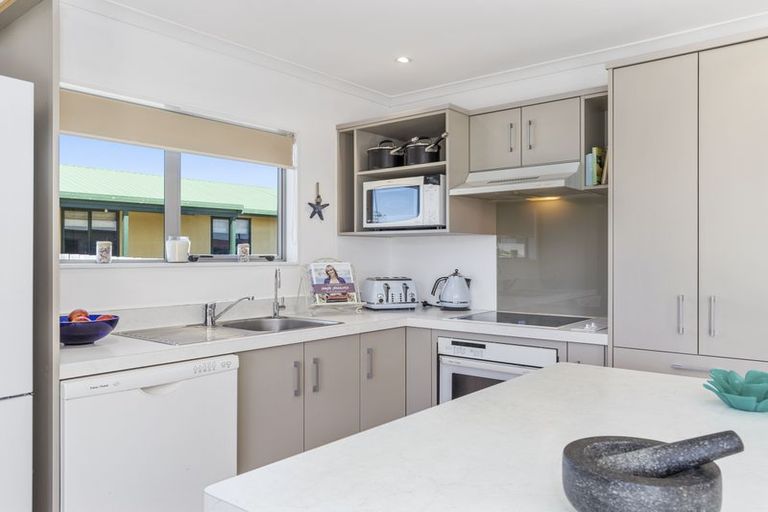 Photo of property in 27a Simpson Road, Papamoa Beach, Papamoa, 3118