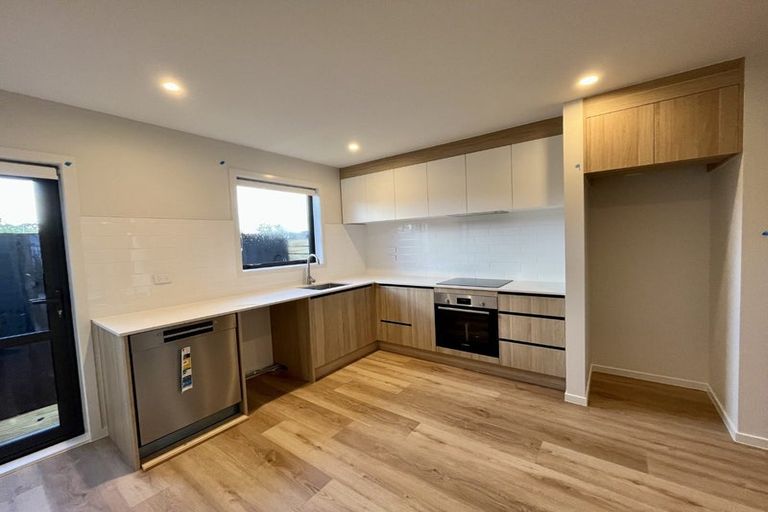 Photo of property in 8/506 Glenfield Road, Bayview, Auckland, 0629