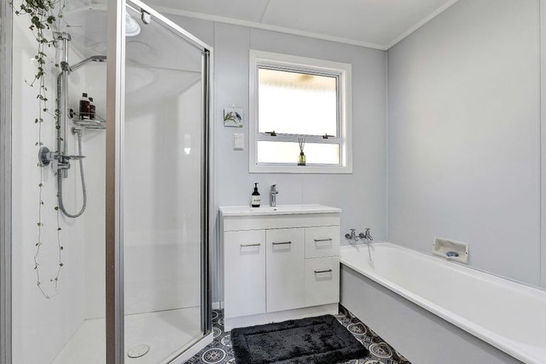 Photo of property in 2 Thames Street, Welbourn, New Plymouth, 4310