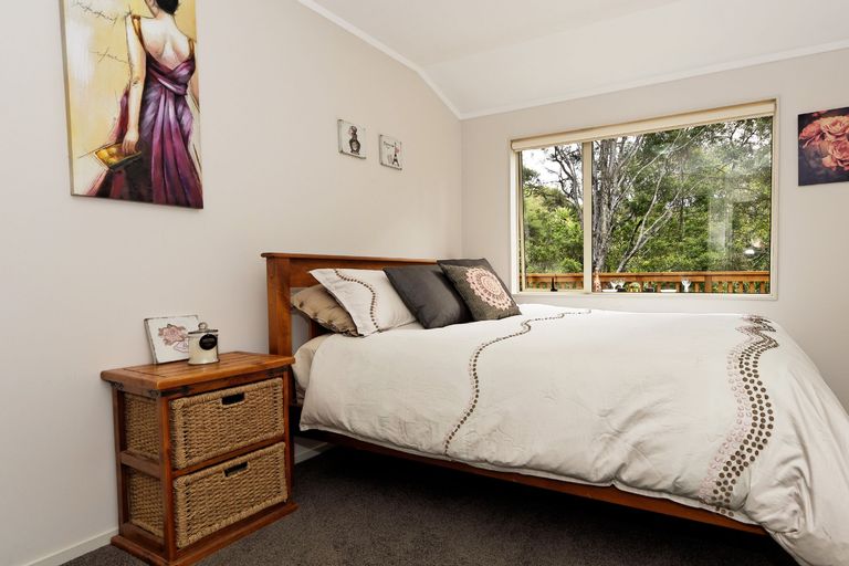 Photo of property in 53a Onedin Place, Titirangi, Auckland, 0604