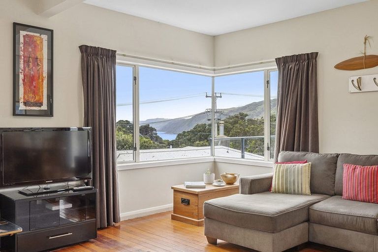 Photo of property in 32 Rawhiti Road, Pukerua Bay, 5026