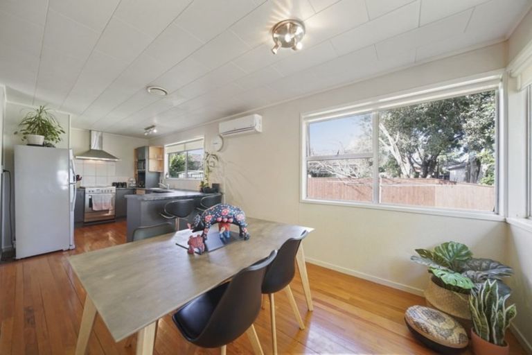 Photo of property in 17 Tupaki Place, Pakuranga Heights, Auckland, 2010