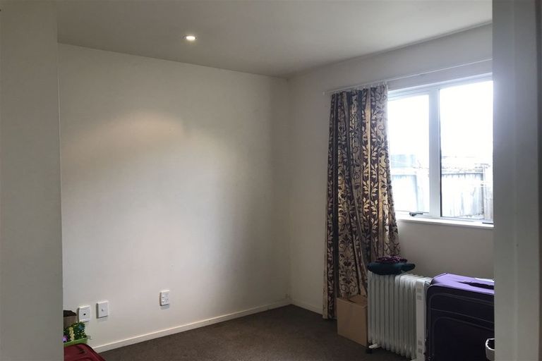 Photo of property in 2/92 Portage Road, New Lynn, Auckland, 0600