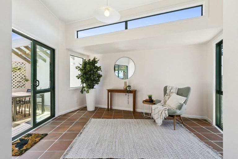 Photo of property in 5 Salford Street, Newlands, Wellington, 6037