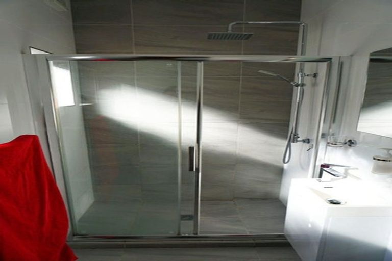 Photo of property in 8 Waikare Street, Karori, Wellington, 6012