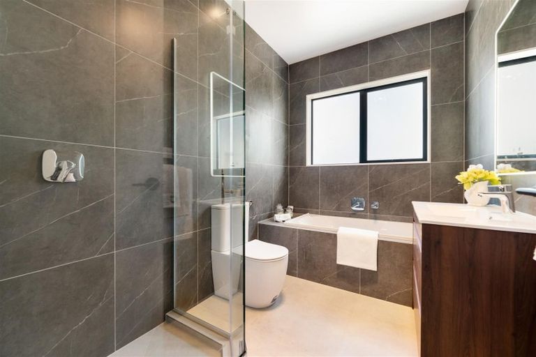 Photo of property in 27 Cloonlyon Drive, Flat Bush, Auckland, 2019