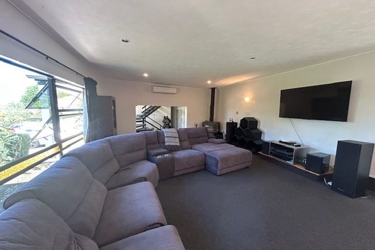 Photo of property in 2 Domain Road, Waipawa, 4210