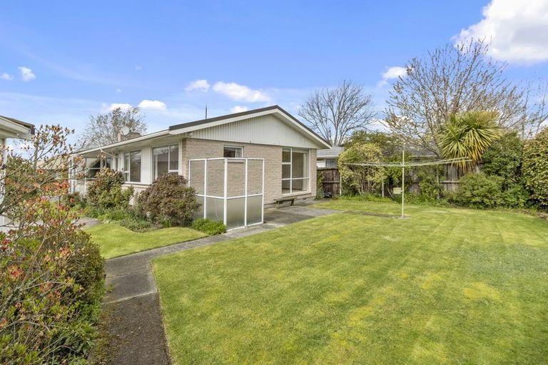 Photo of property in 62 Greendale Avenue, Avonhead, Christchurch, 8042