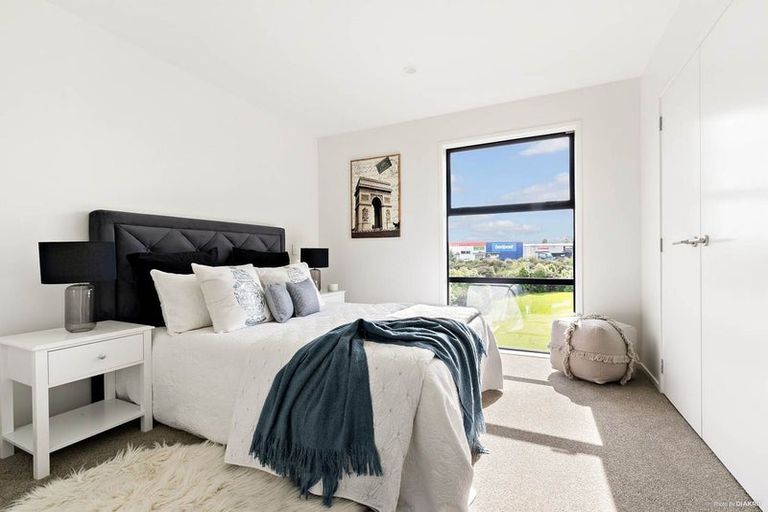 Photo of property in 4/47a Huntington Drive, Huntington Park, Auckland, 2013