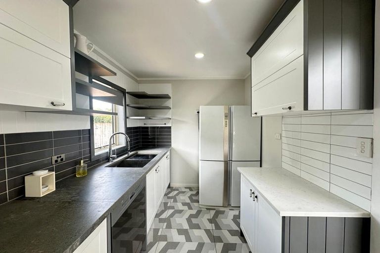 Photo of property in 47a Taikata Road, Te Atatu Peninsula, Auckland, 0610