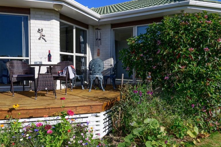Photo of property in 54 Huia Street, Waikanae, 5036