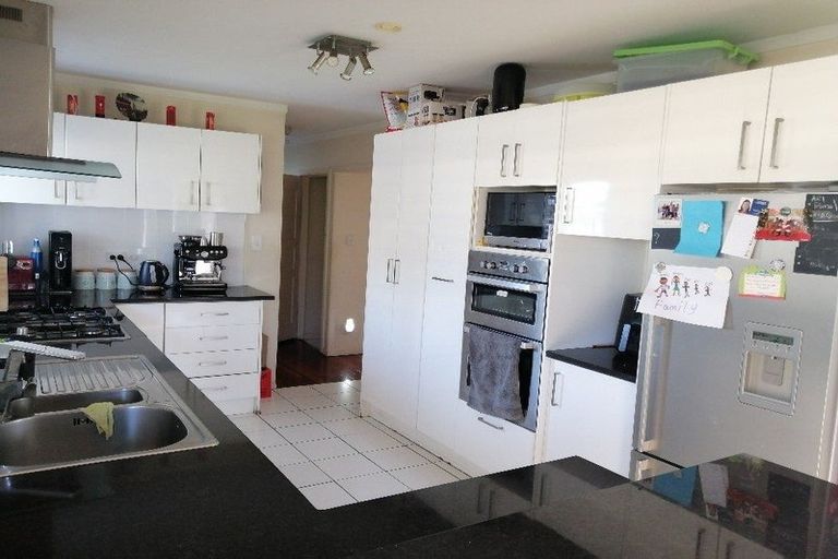 Photo of property in 32 Golf Road, New Lynn, Auckland, 0600