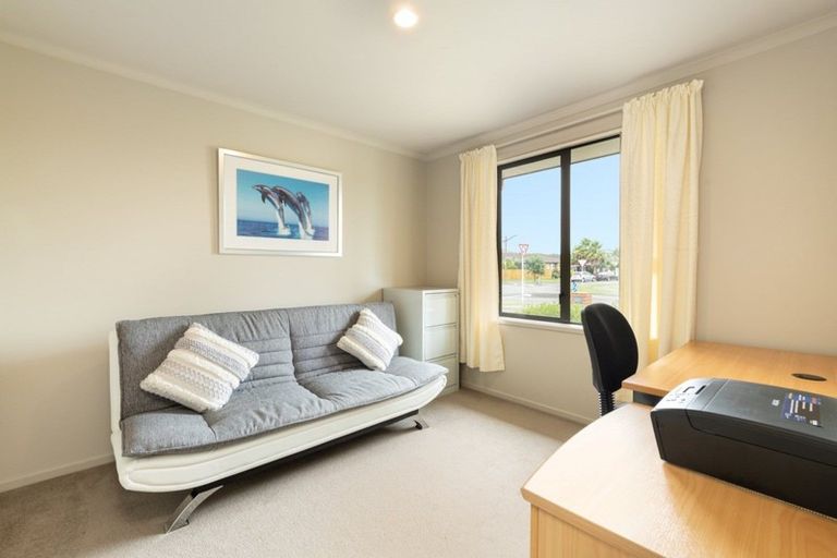 Photo of property in 5 Seabreeze Place, Papamoa Beach, Papamoa, 3118