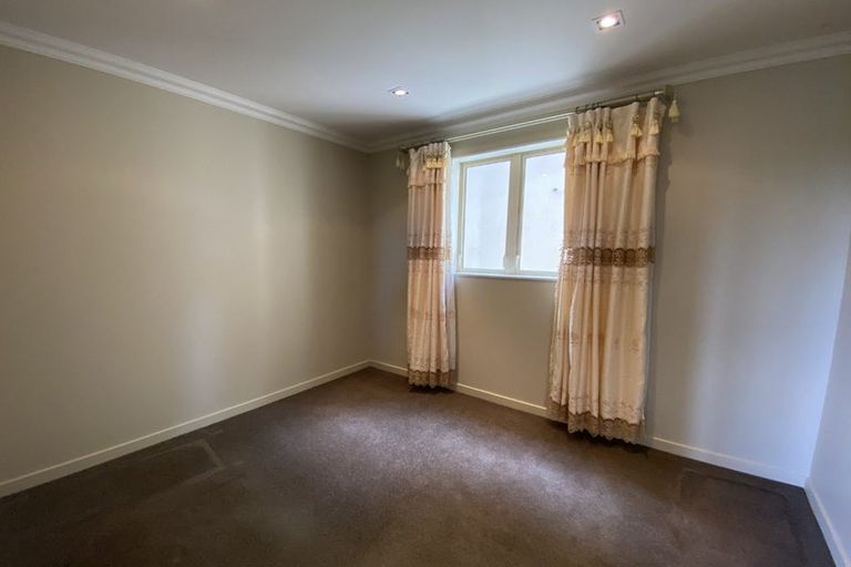 Photo of property in 19 Bunker Way, Strathmore Park, Wellington, 6022