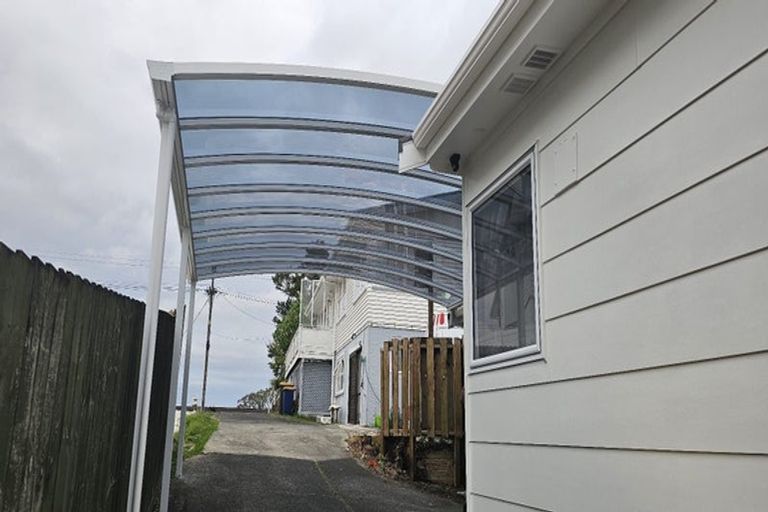 Photo of property in 2/70 Seaview Road, Glenfield, Auckland, 0629