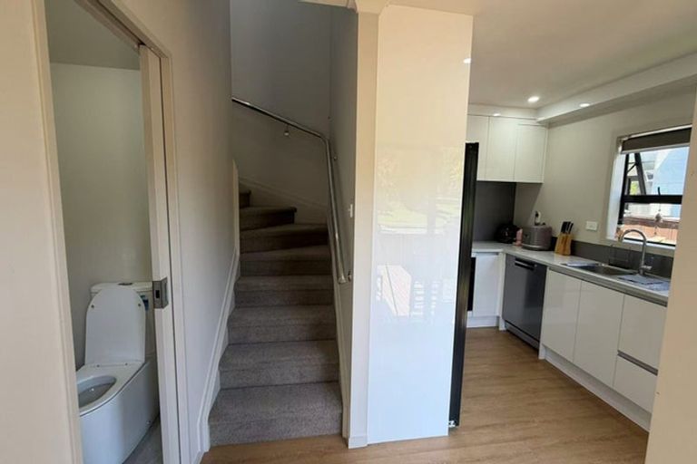 Photo of property in 89a Cascades Road, Pakuranga Heights, Auckland, 2010