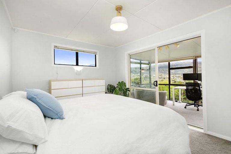 Photo of property in 2 Ryan Grove, Tawa, Wellington, 5028