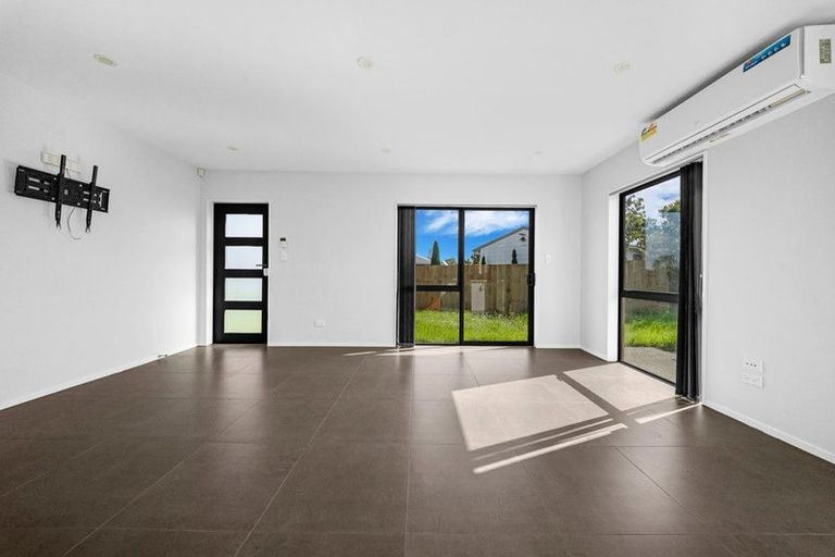 Photo of property in 1/25 Kennington Drive, Clendon Park, Auckland, 2103