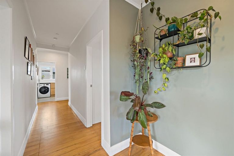 Photo of property in 17a Clinton Avenue, Te Atatu Peninsula, Auckland, 0610