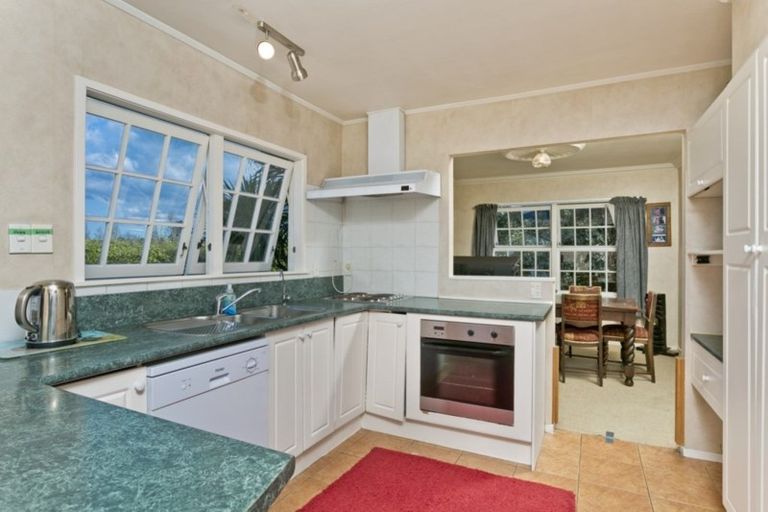 Photo of property in 27 Wairau Road, Forrest Hill, Auckland, 0627