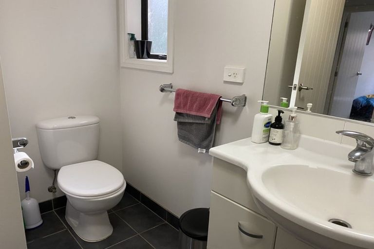 Photo of property in 12 Newbury Place, Schnapper Rock, Auckland, 0632