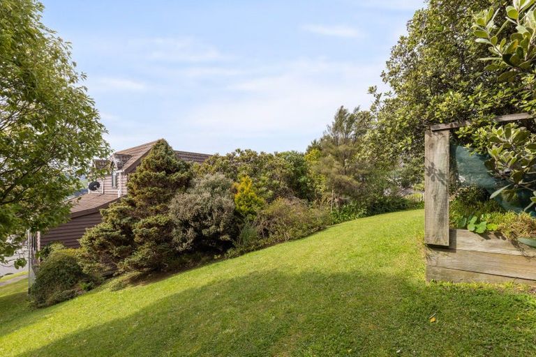 Photo of property in 16 The Crowsnest, Whitby, Porirua, 5024