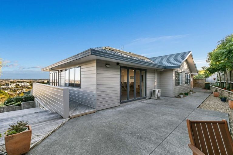 Photo of property in 7 Montcalm Close, Orewa, 0931