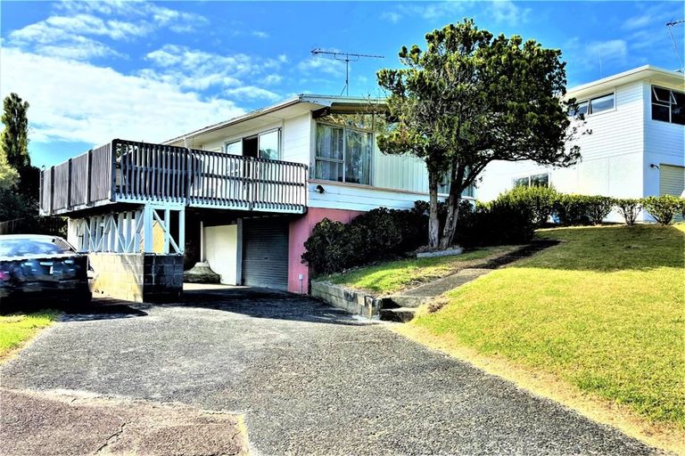 Photo of property in 10 Hewlett Road, Massey, Auckland, 0614