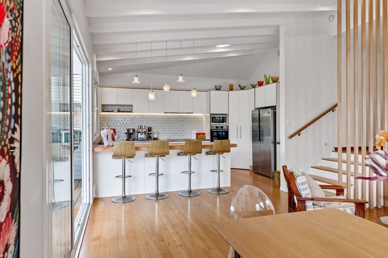 Photo of property in 34 Neil Avenue, Te Atatu Peninsula, Auckland, 0610