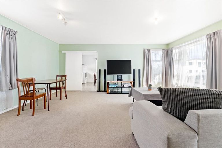 Photo of property in 8 Edwards Avenue, Henderson, Auckland, 0610
