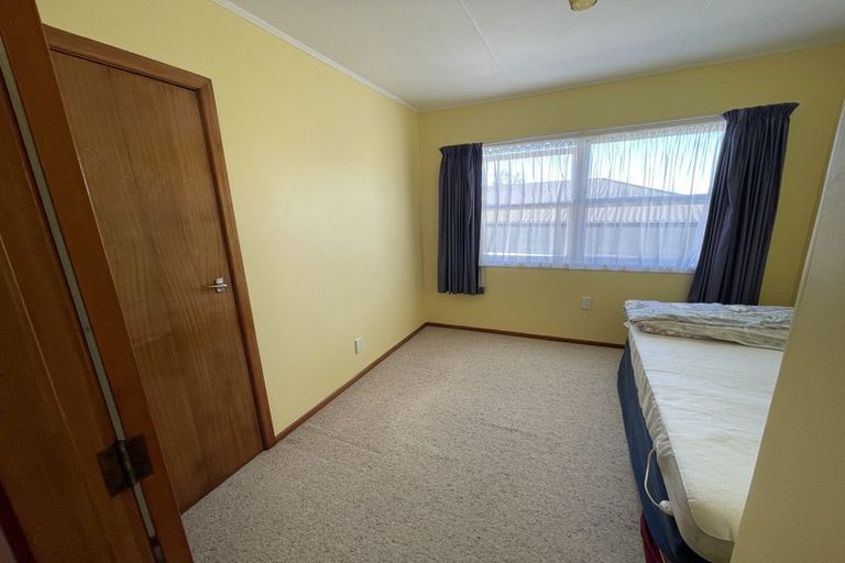 Photo of property in 76 Stewart Drive, Newlands, Wellington, 6037