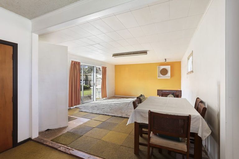 Photo of property in 3 Gill Avenue, Te Atatu Peninsula, Auckland, 0610