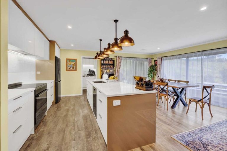 Photo of property in 2 Te Ara Karoiroa Road, 4374