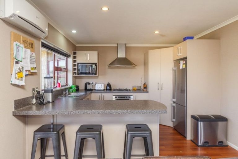 Photo of property in 40 Geneva Terrace, Kelvin Grove, Palmerston North, 4414