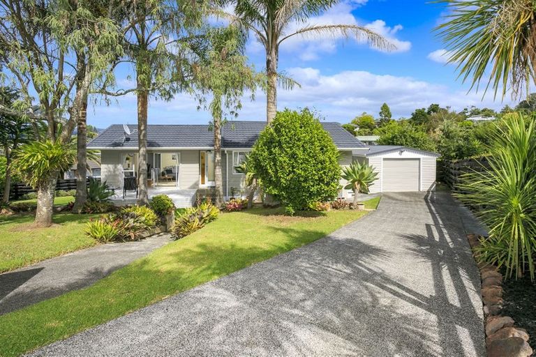 Photo of property in 33 Donovan Avenue, Massey, Auckland, 0614