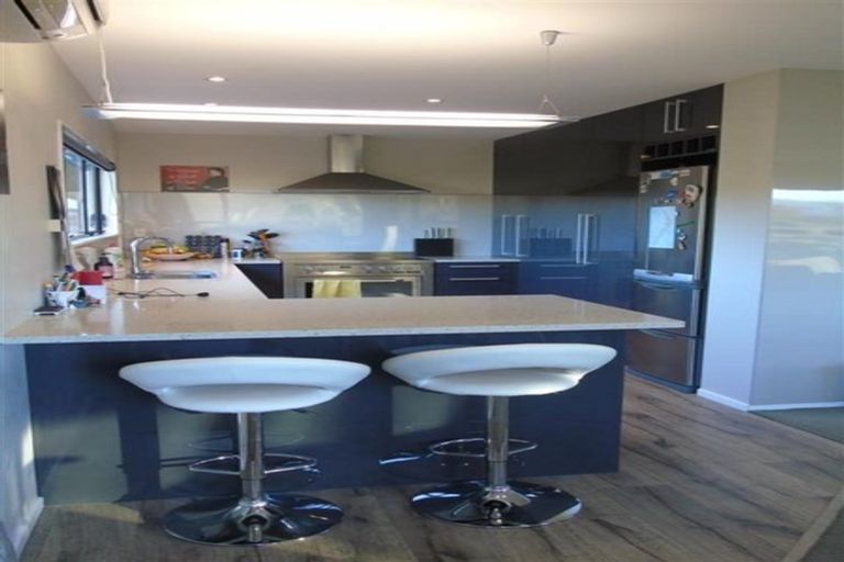 Photo of property in 25 Longitude Place, Whitby, Porirua, 5024