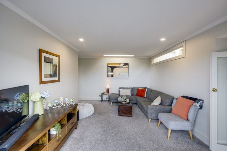 Photo of property in 27 Thompson Road, Bluff Hill, Napier, 4110