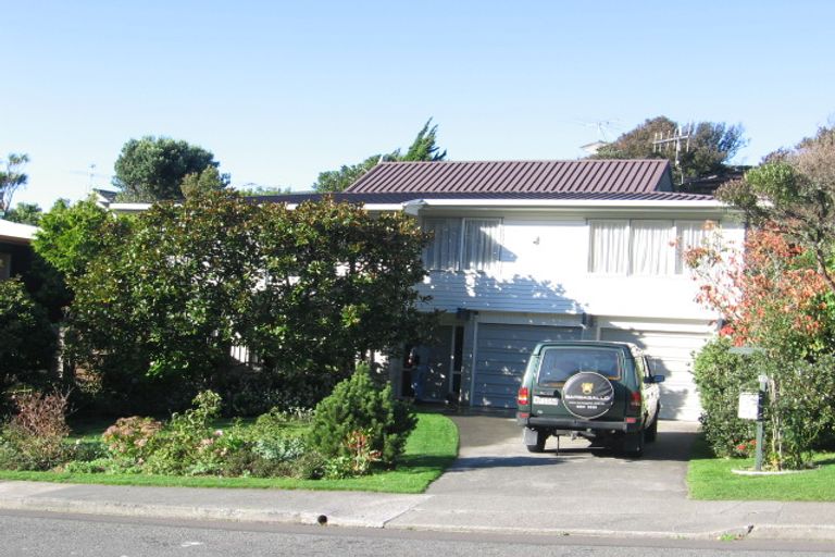 Photo of property in 76 Churton Drive, Churton Park, Wellington, 6037