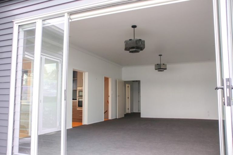 Photo of property in 116 Nevay Road, Karaka Bays, Wellington, 6022