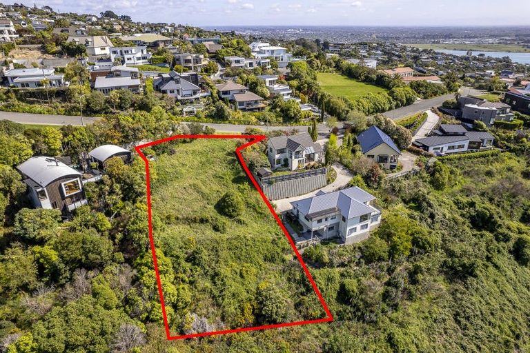 Photo of property in 25 Drayton Drive, Mount Pleasant, Christchurch, 8081