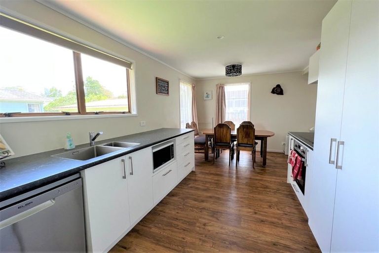 Photo of property in 20 Hyperion Drive, Randwick Park, Auckland, 2105